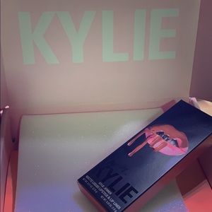 Kylie Cosmetics matte liquid lipstick&lip liner